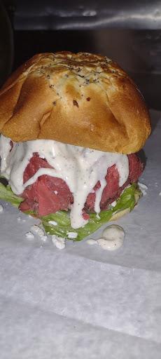 Niki's Roast Beef & Pizza