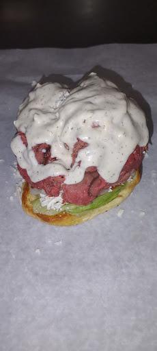 Niki's Roast Beef & Pizza